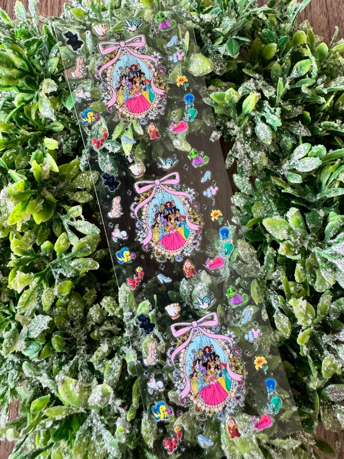 All the Princesses Bow Pen Wrap