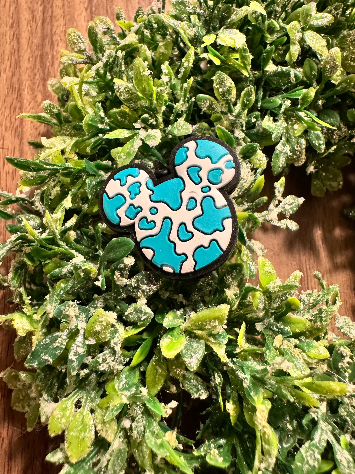 Teal Mouse Head Focal