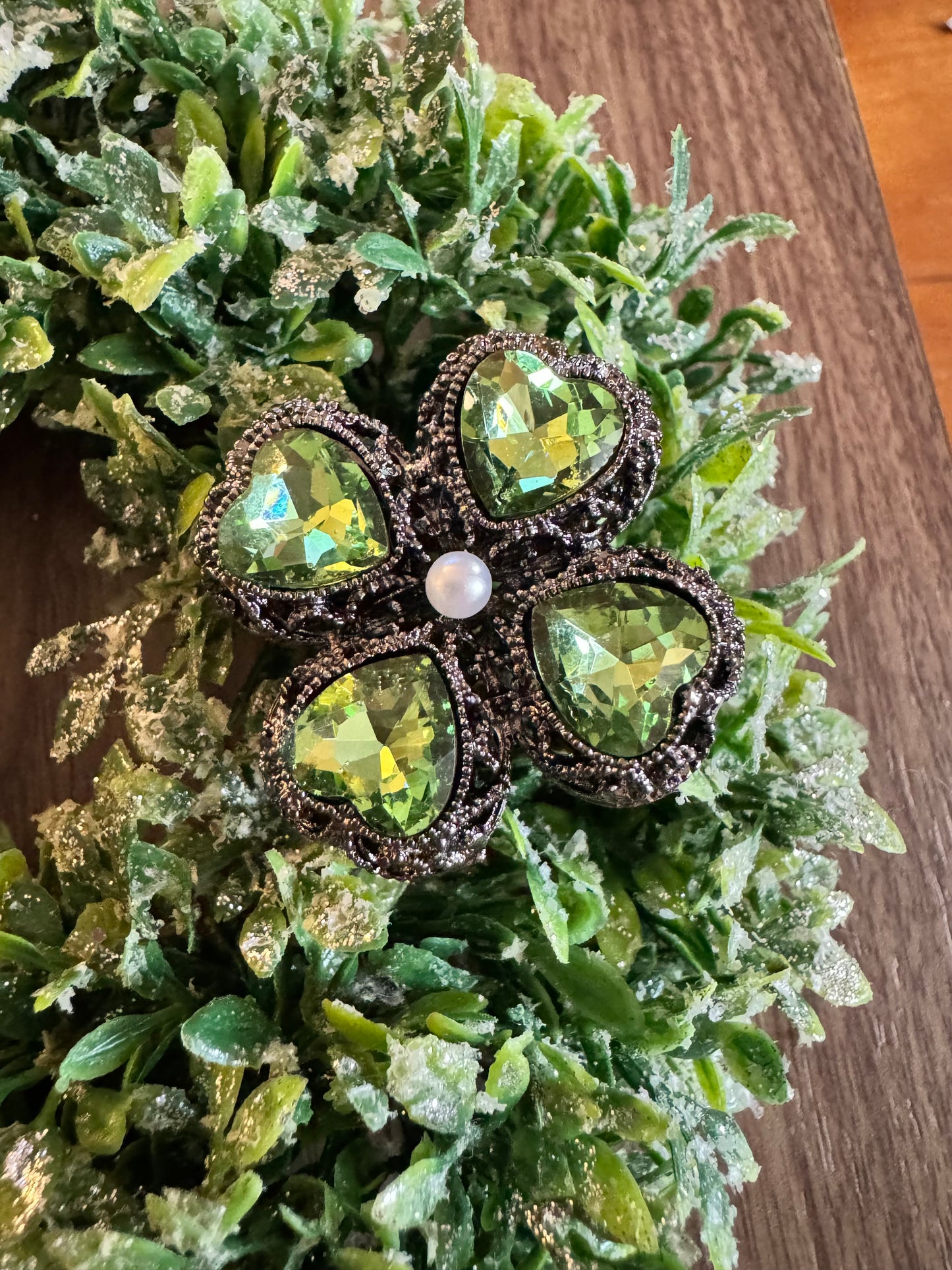 Green Crystal Clover Topper