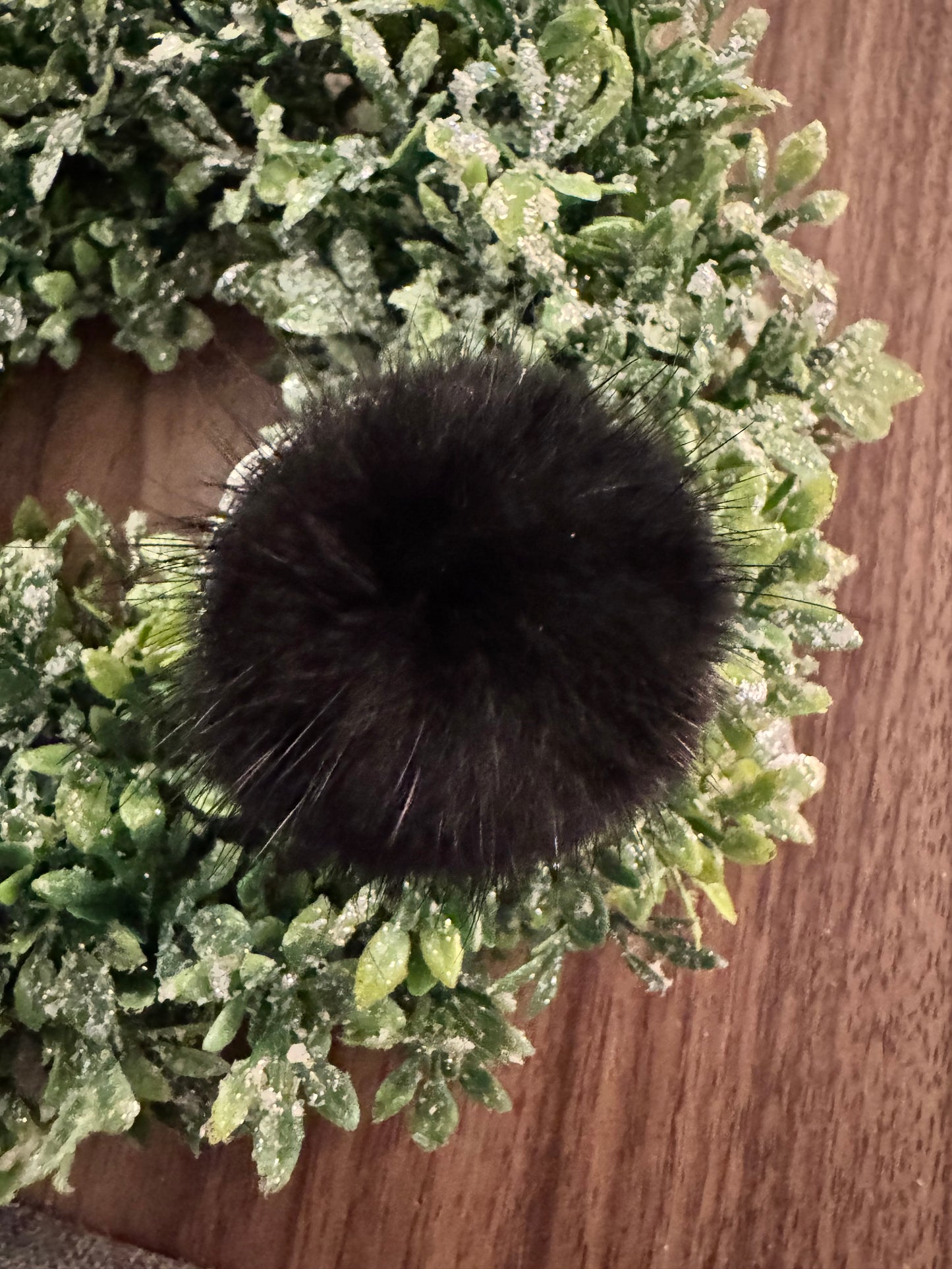 Black Fluffy Flower Bead