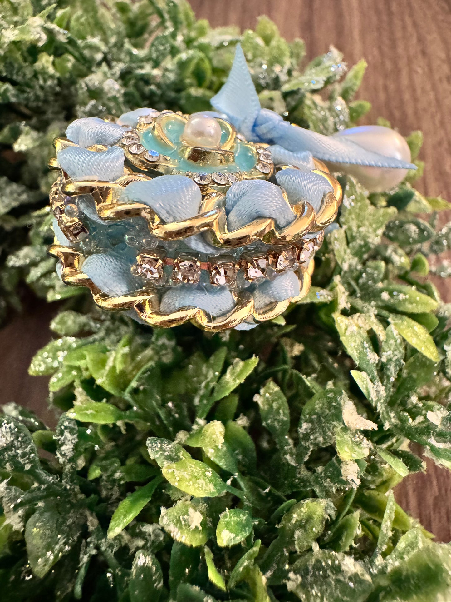 Blue Ribbon Rose Topper