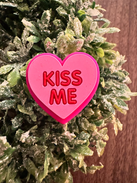 Kiss Me Heart Focal