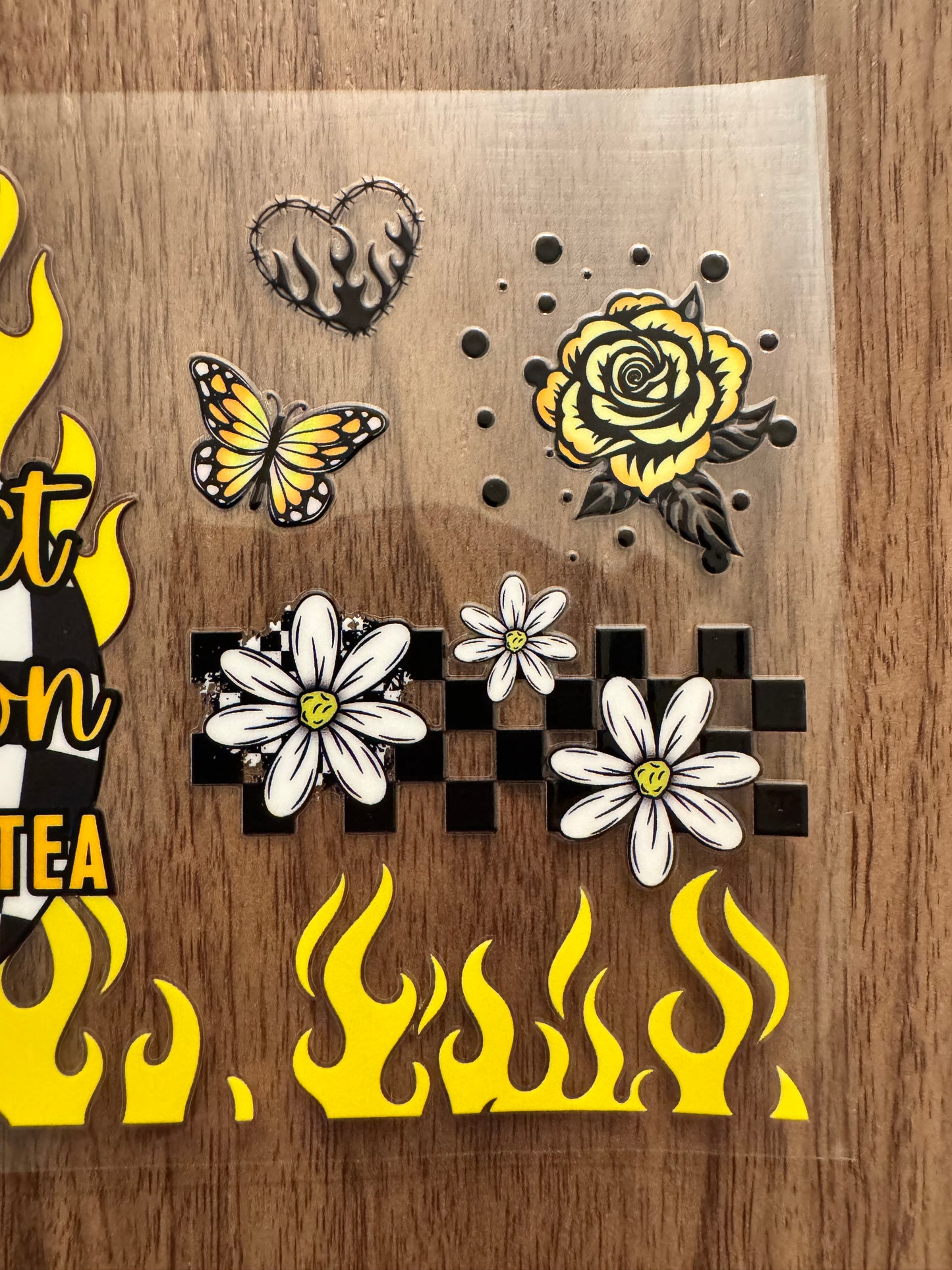 Suspect Twist Tea Cup Wrap