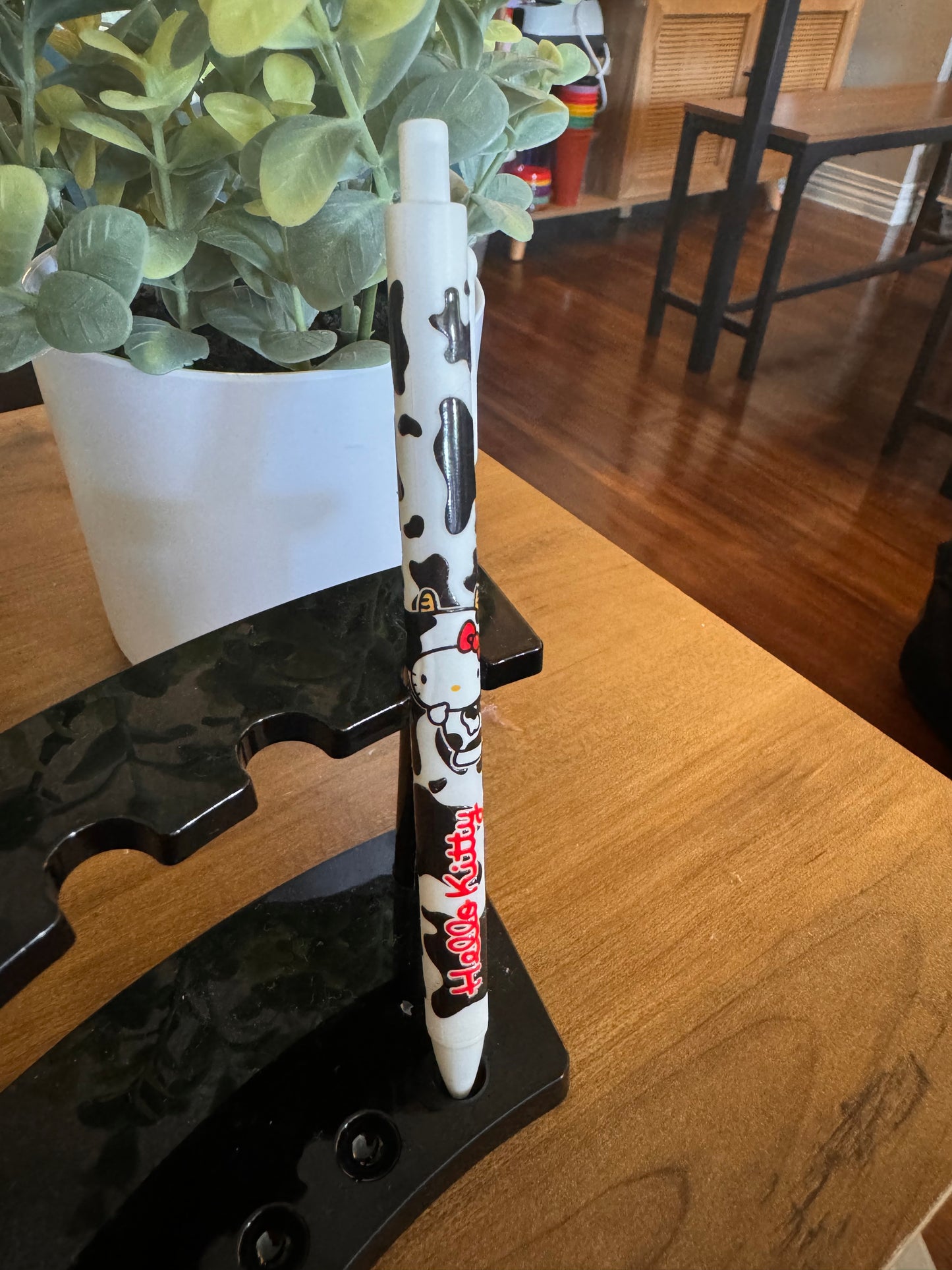 Hello Kitty Cow Pen