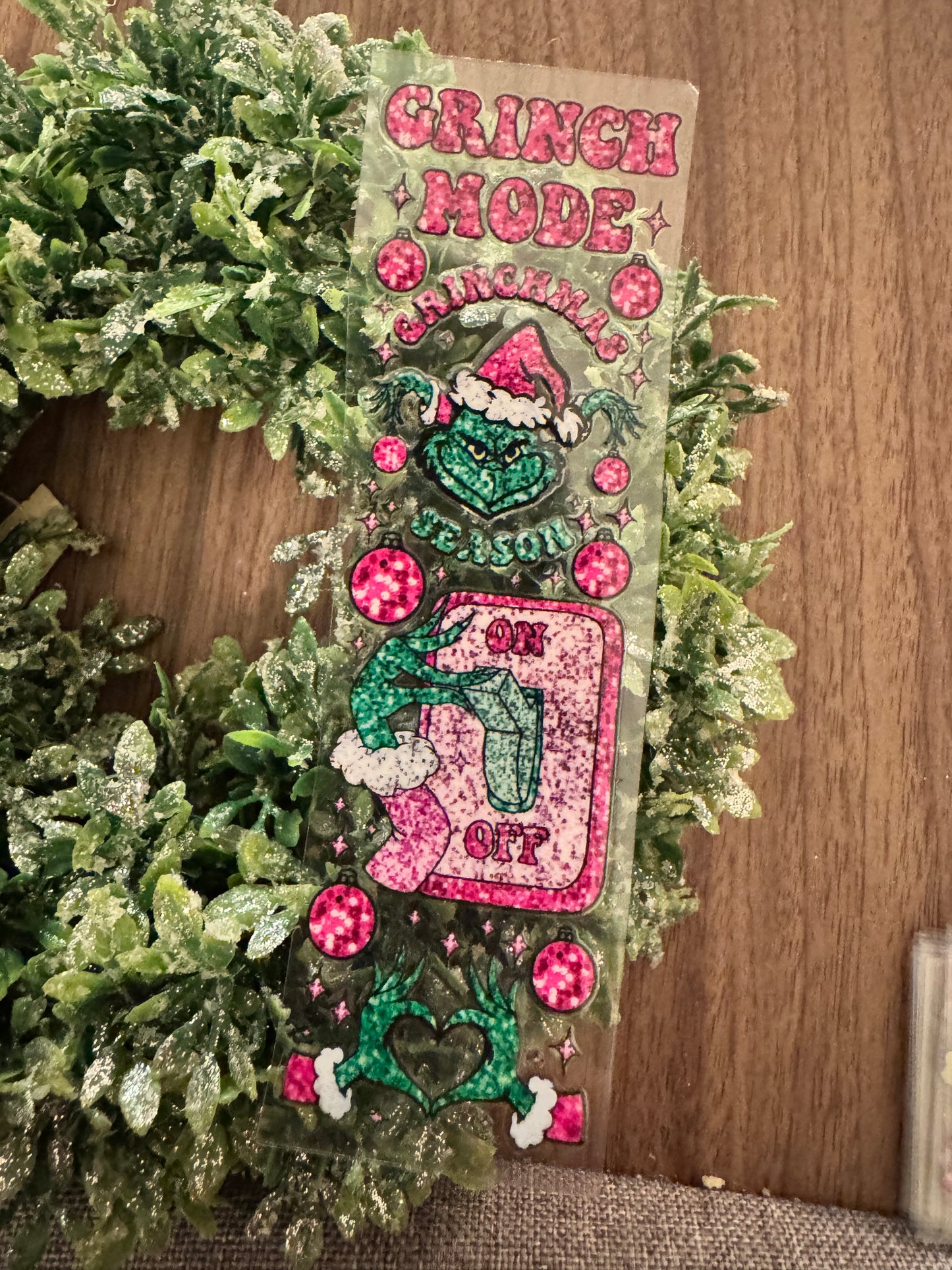 Sparkly Grinch Mode Pen Wrap