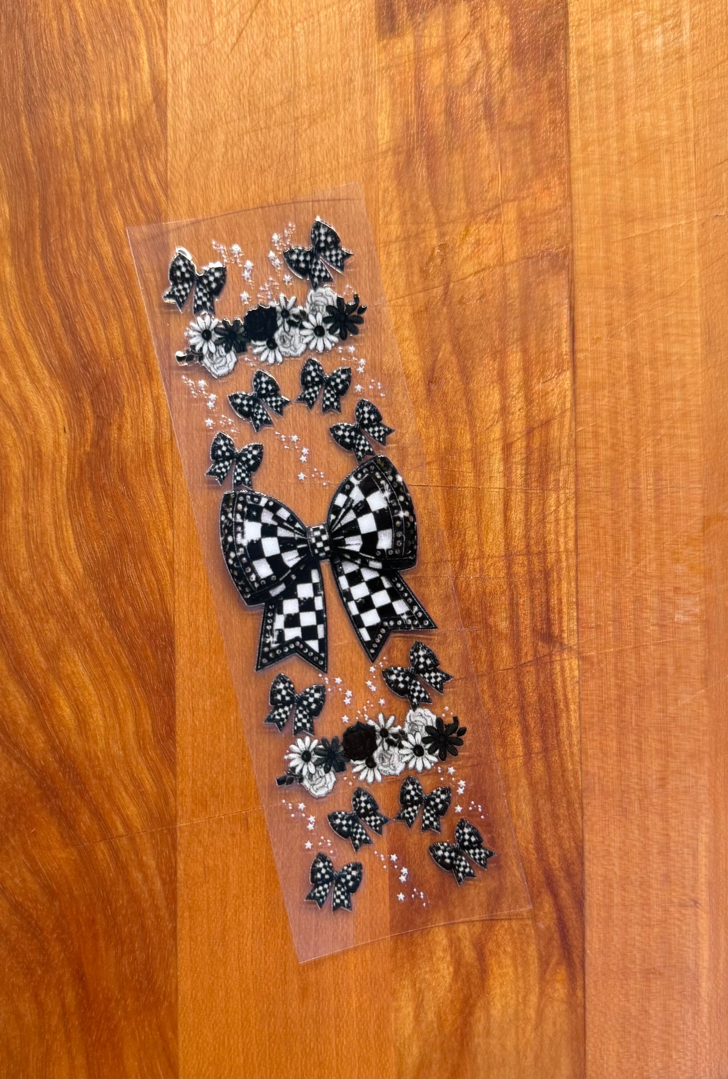 Checkered Bow Pen Wrap