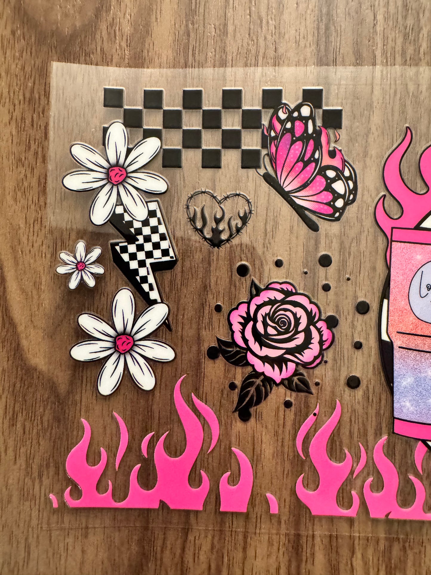 Suspect Loaded Tea Cup Wrap